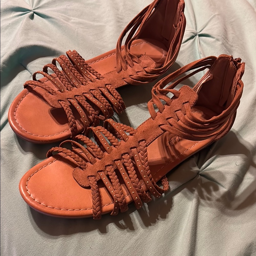 American Eagle Outfitters Tan Huarache Sandals, used but in good condition